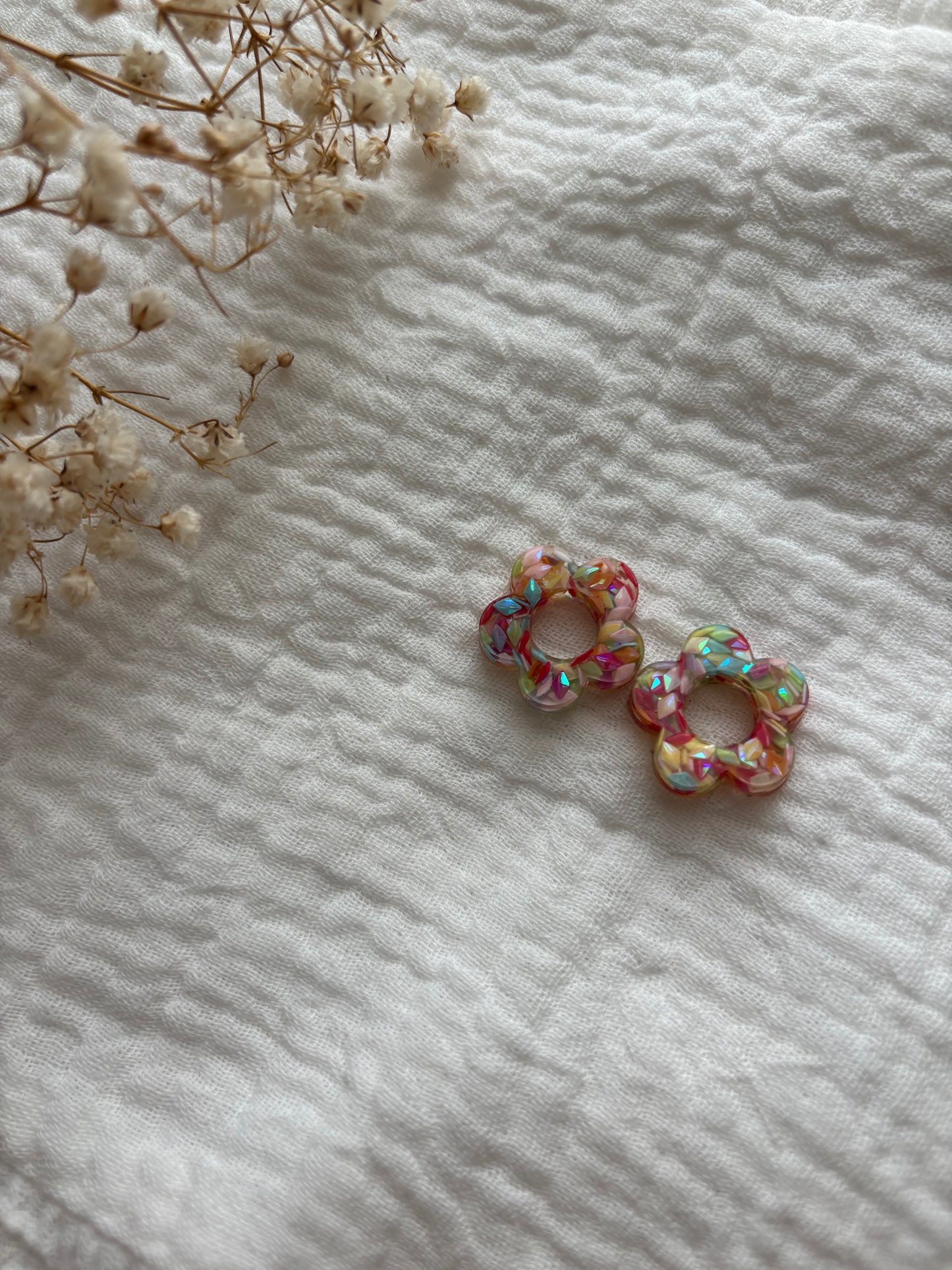 Pampilles pour créoles petites fleurs multicolores