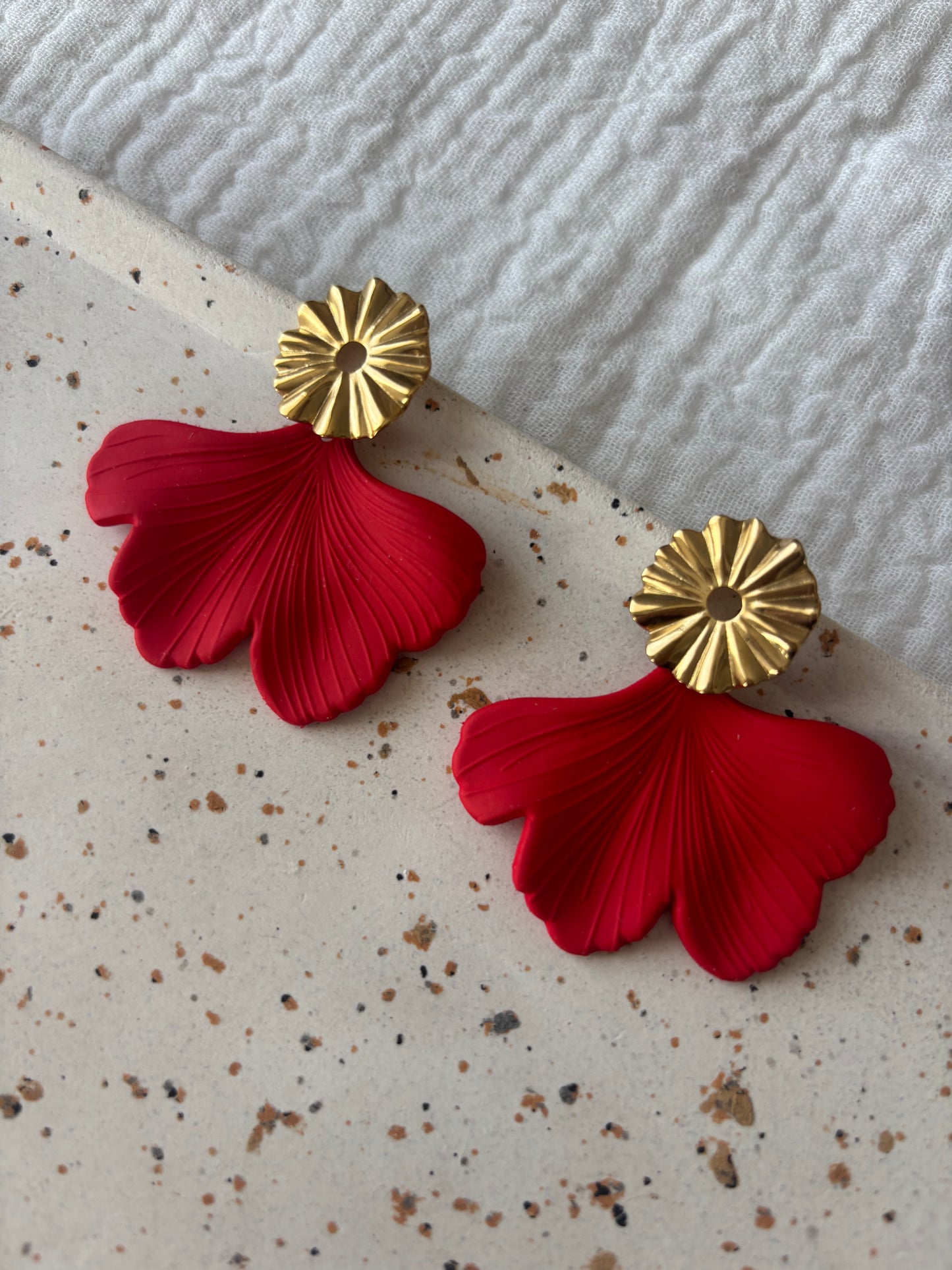 Boucles d'oreilles feuilles ginkgo rouges