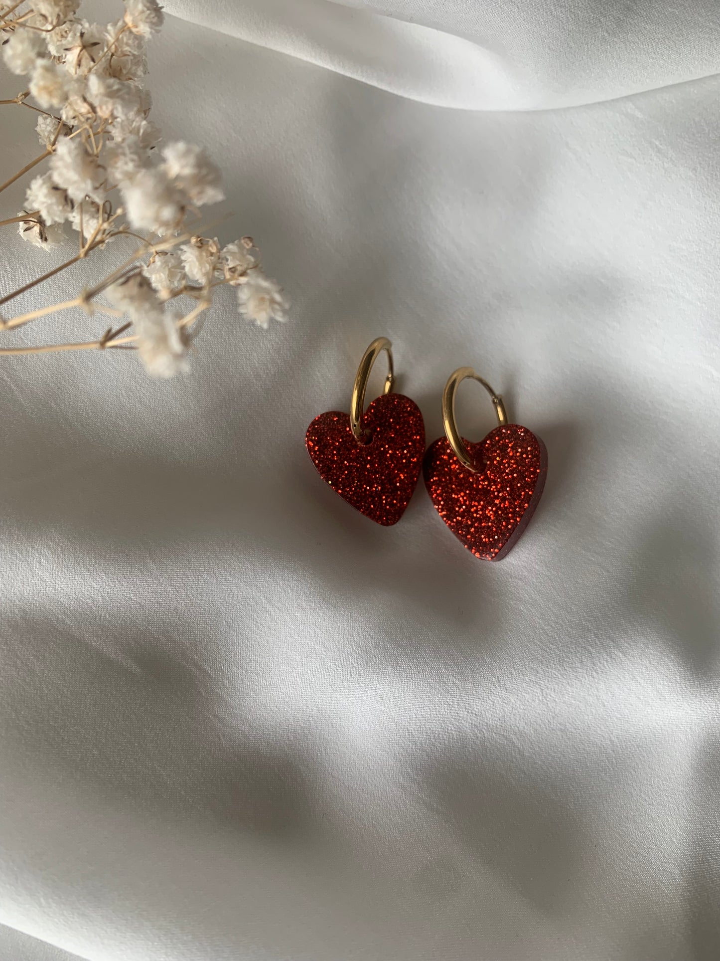 Boucles d'oreilles petits coeurs rouges