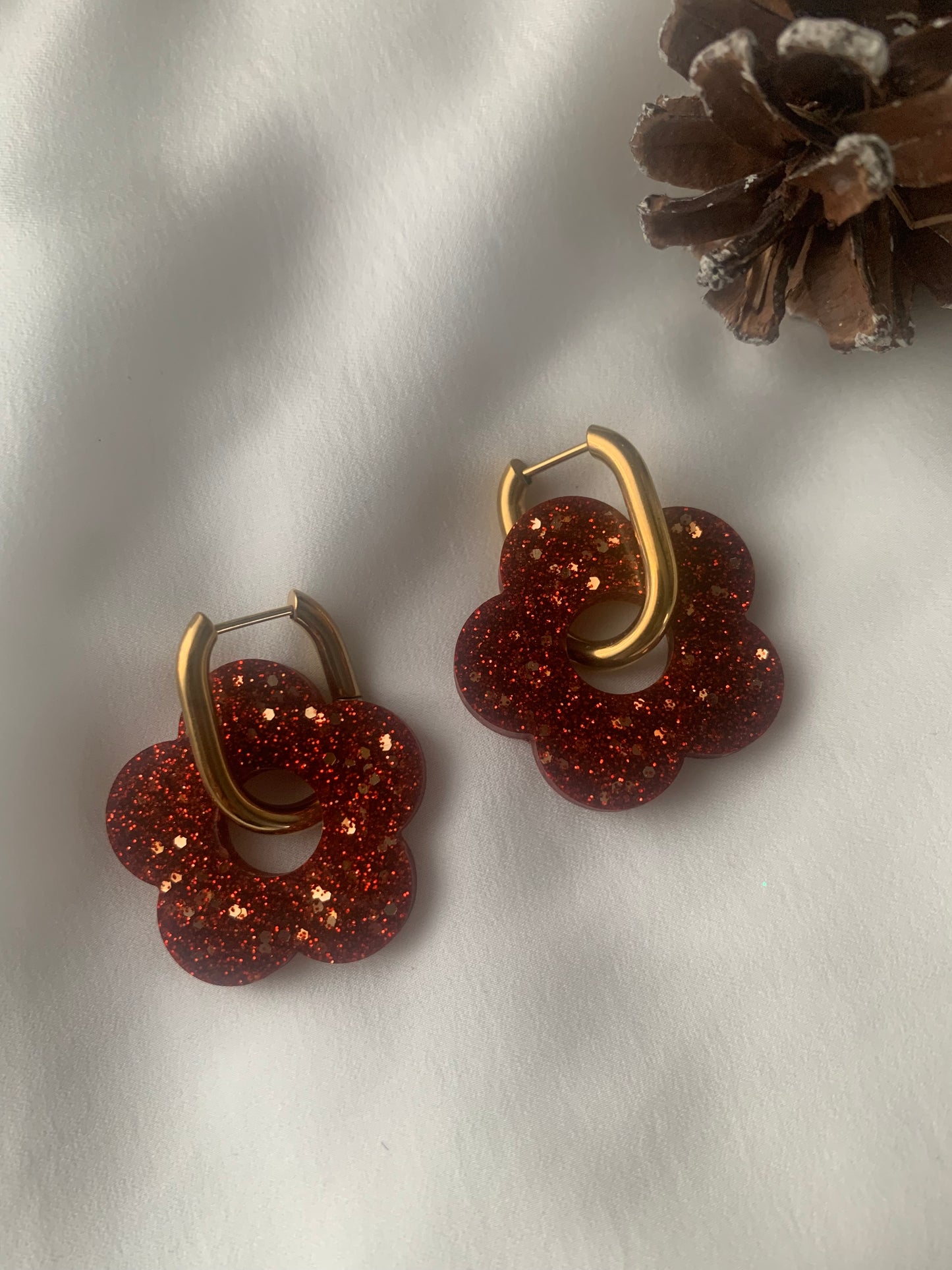 Boucles d'oreilles grandes fleurs rouges pailletés