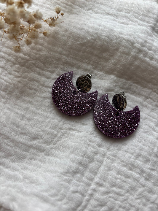 Boucles d’oreille demi-lunes violettes