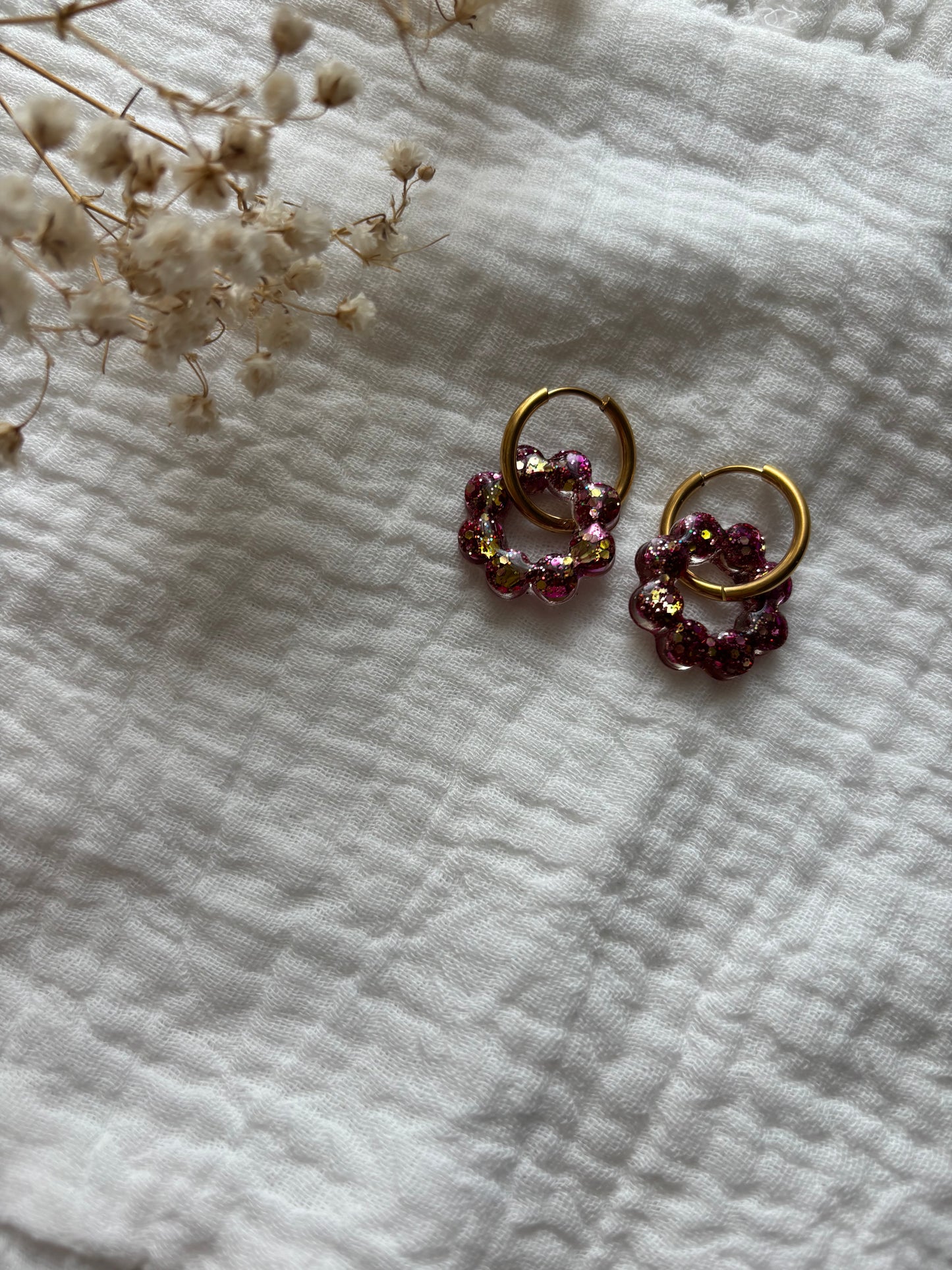 Créoles petites fleurs plates roses et dorés