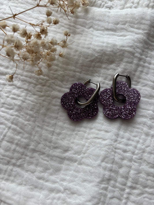 Créoles grandes fleurs violettes argentées