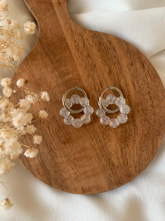 Créoles fleurs blanches