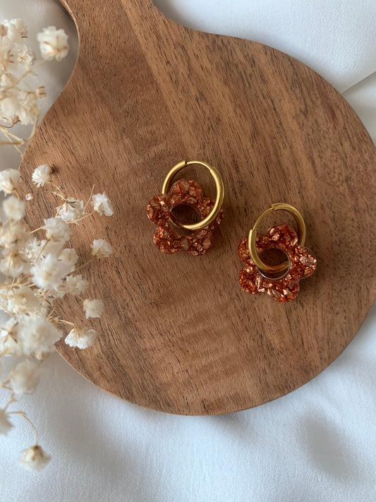 Créoles fleurs corail cuivré