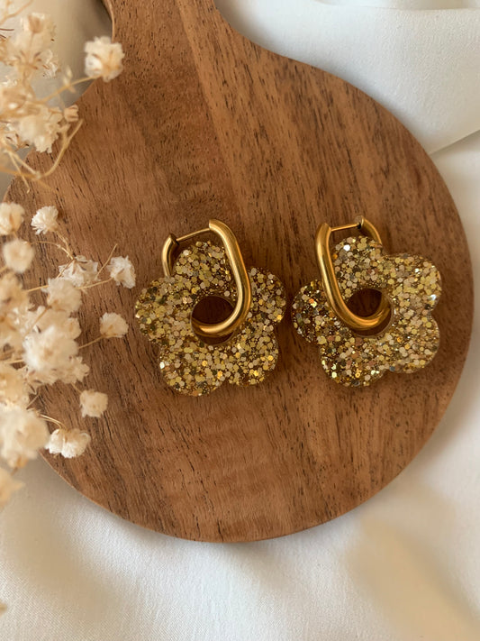 Boucles d'oreilles grandes fleurs dorés